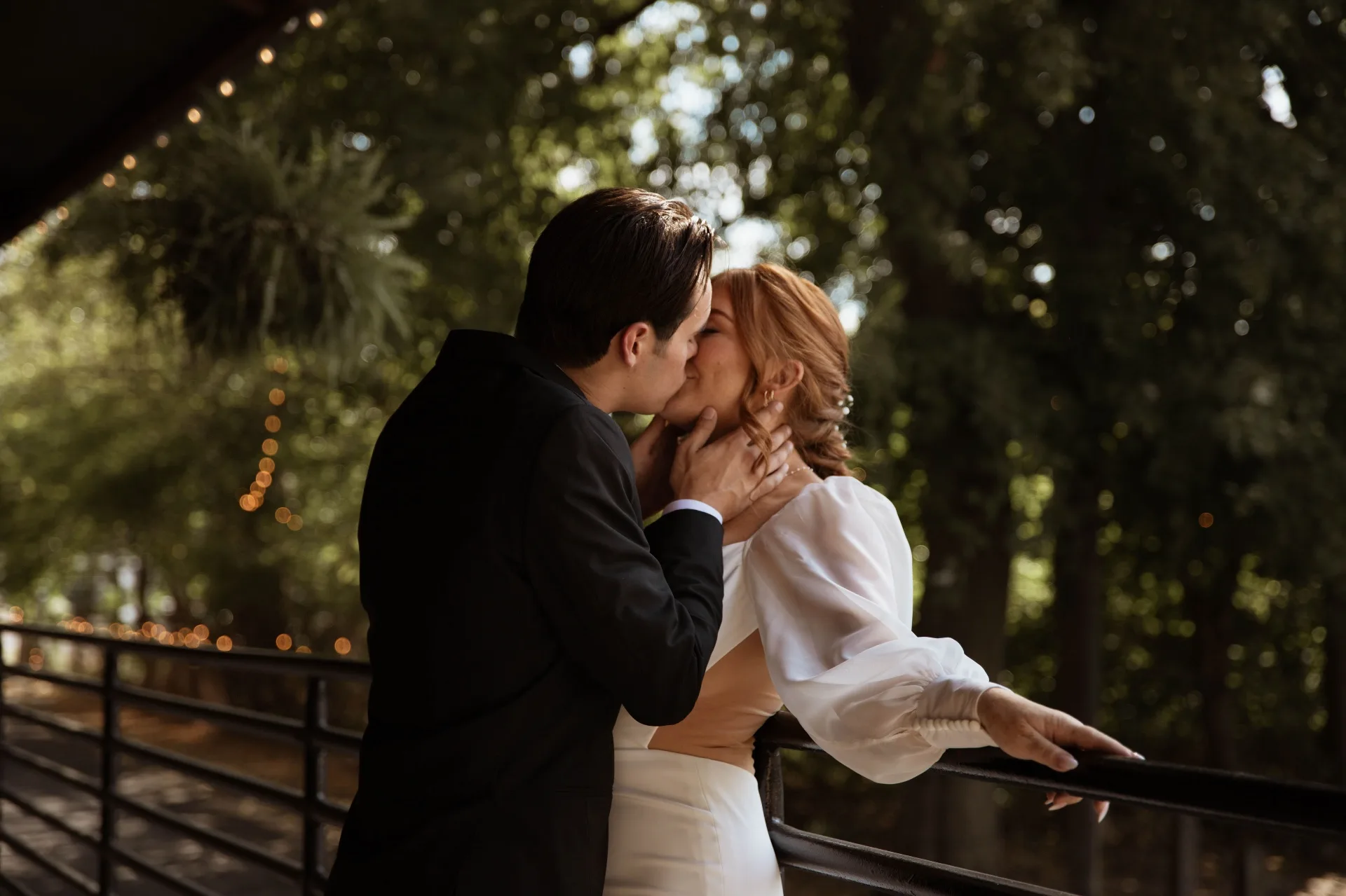 Couple kissing on the Urban501 balcony